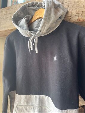 Volcom Color-block Black & Gray Colorblock Pullover Hoodie Mens Medium